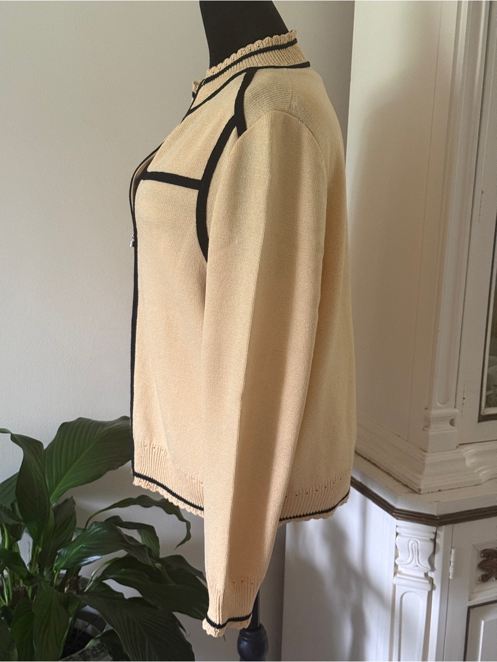 St. John Cream and Black Zip-Front Knit Jacket - Picture 2 of 12
